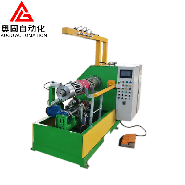 Stroj za izdelavo pnevmatik za tricikle